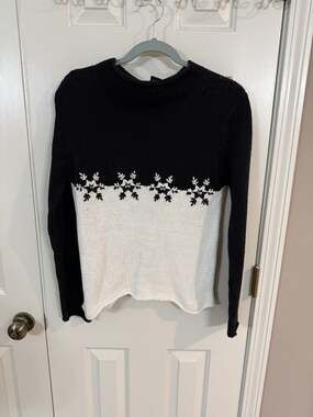 Take Out Sweater 90s Y2K Black White Snowflake Juniors Sweater L